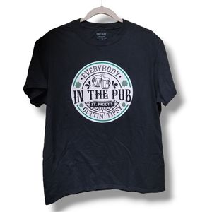 St.Patrick Day Tee, Unisex Medium, "Everybody in the Pub Gettin Tipsy",